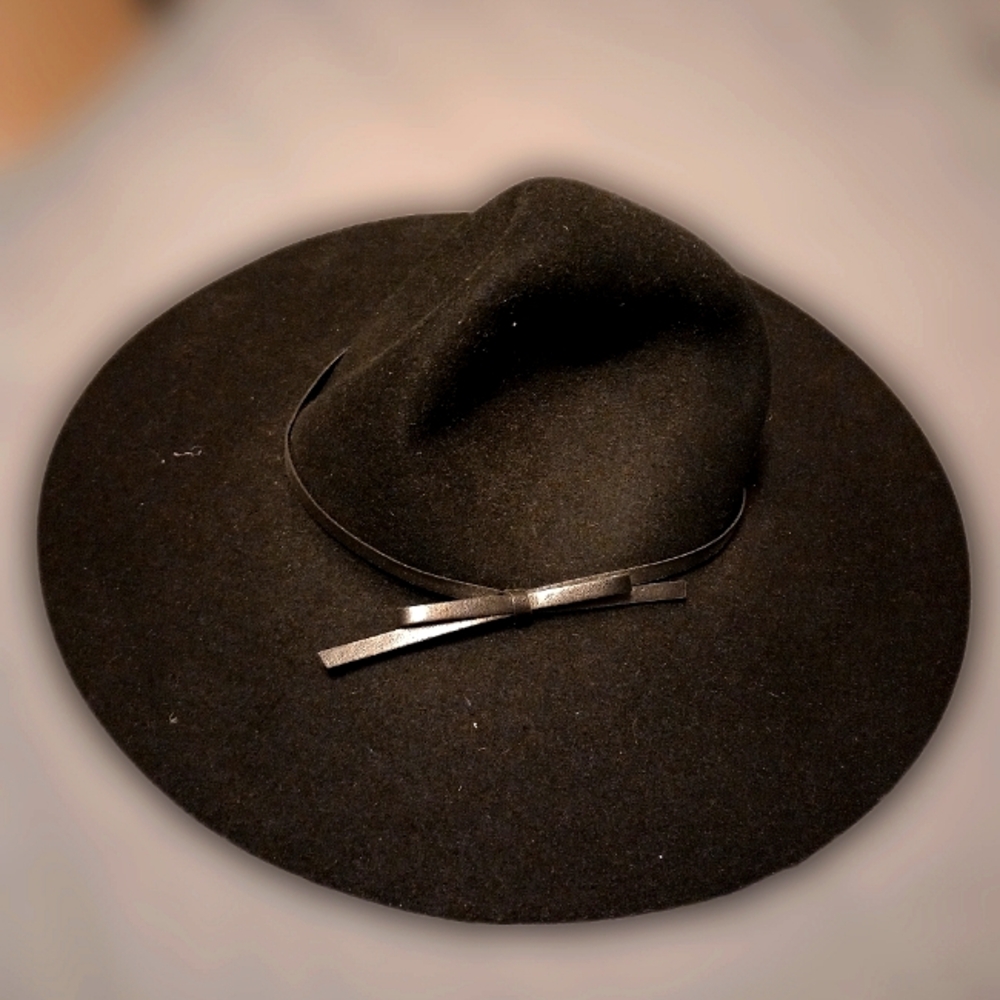 Floppy hat